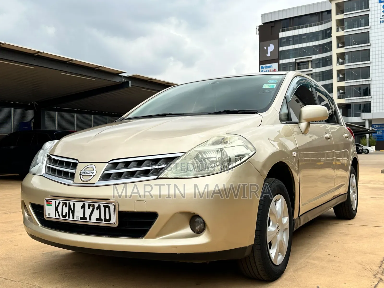 Nissan Tiida 2010 Gold