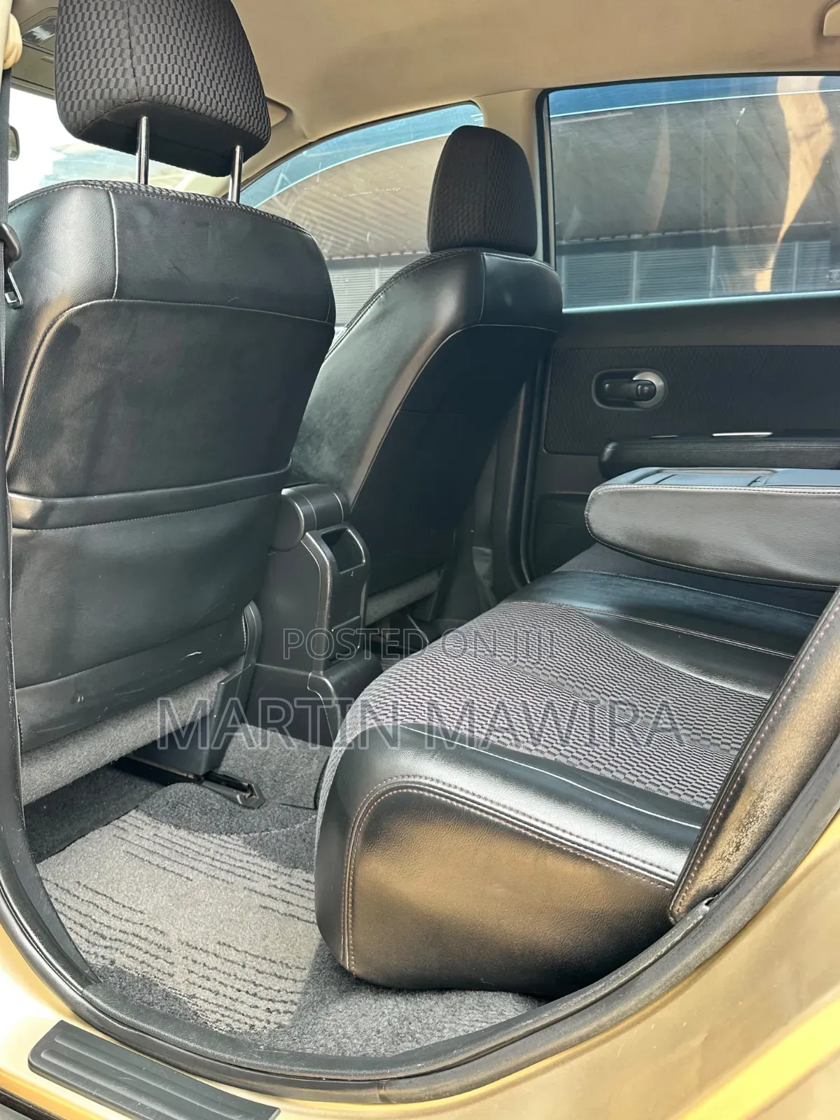 Nissan Tiida 2010 Gold