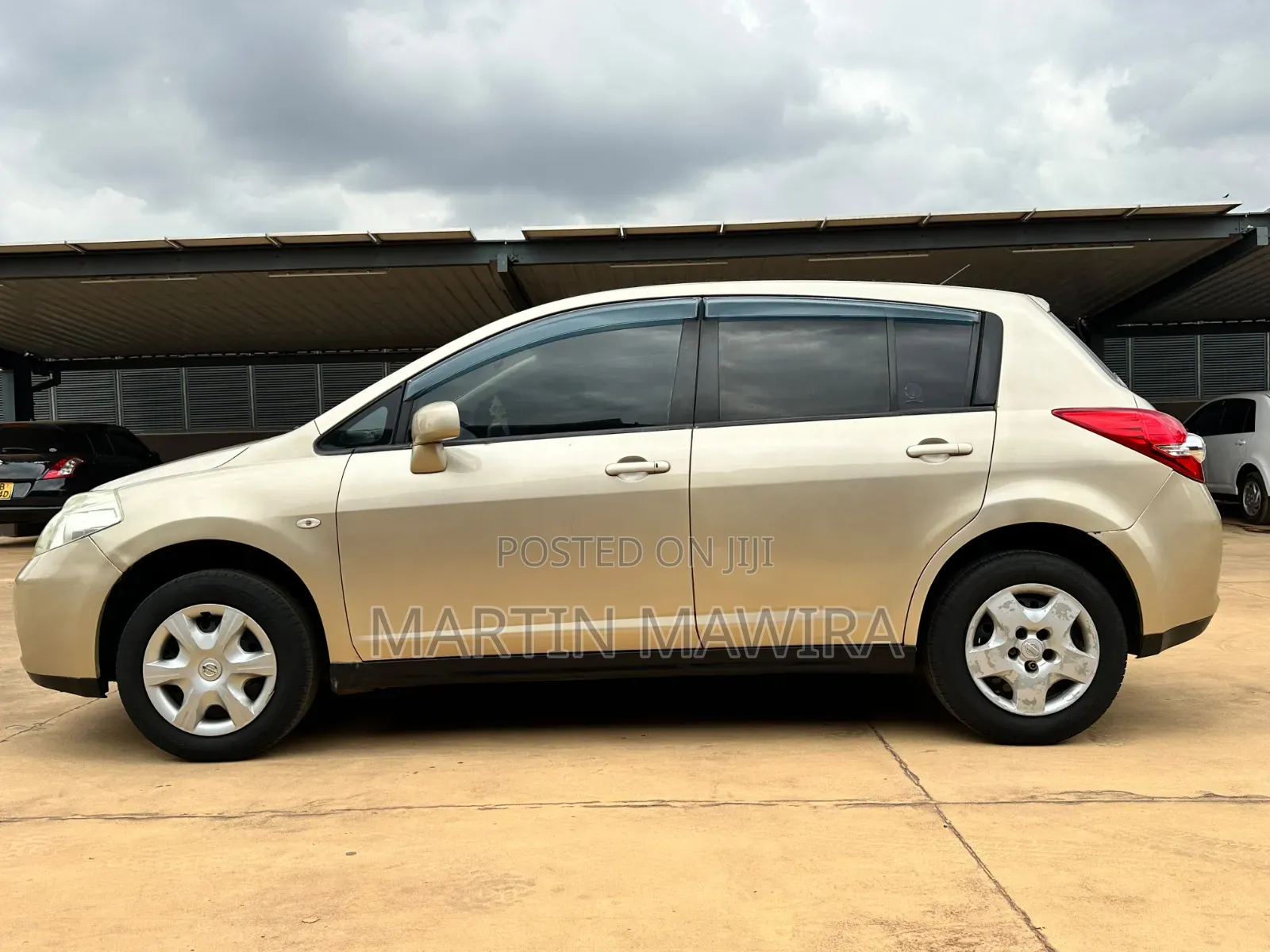 Nissan Tiida 2010 Gold