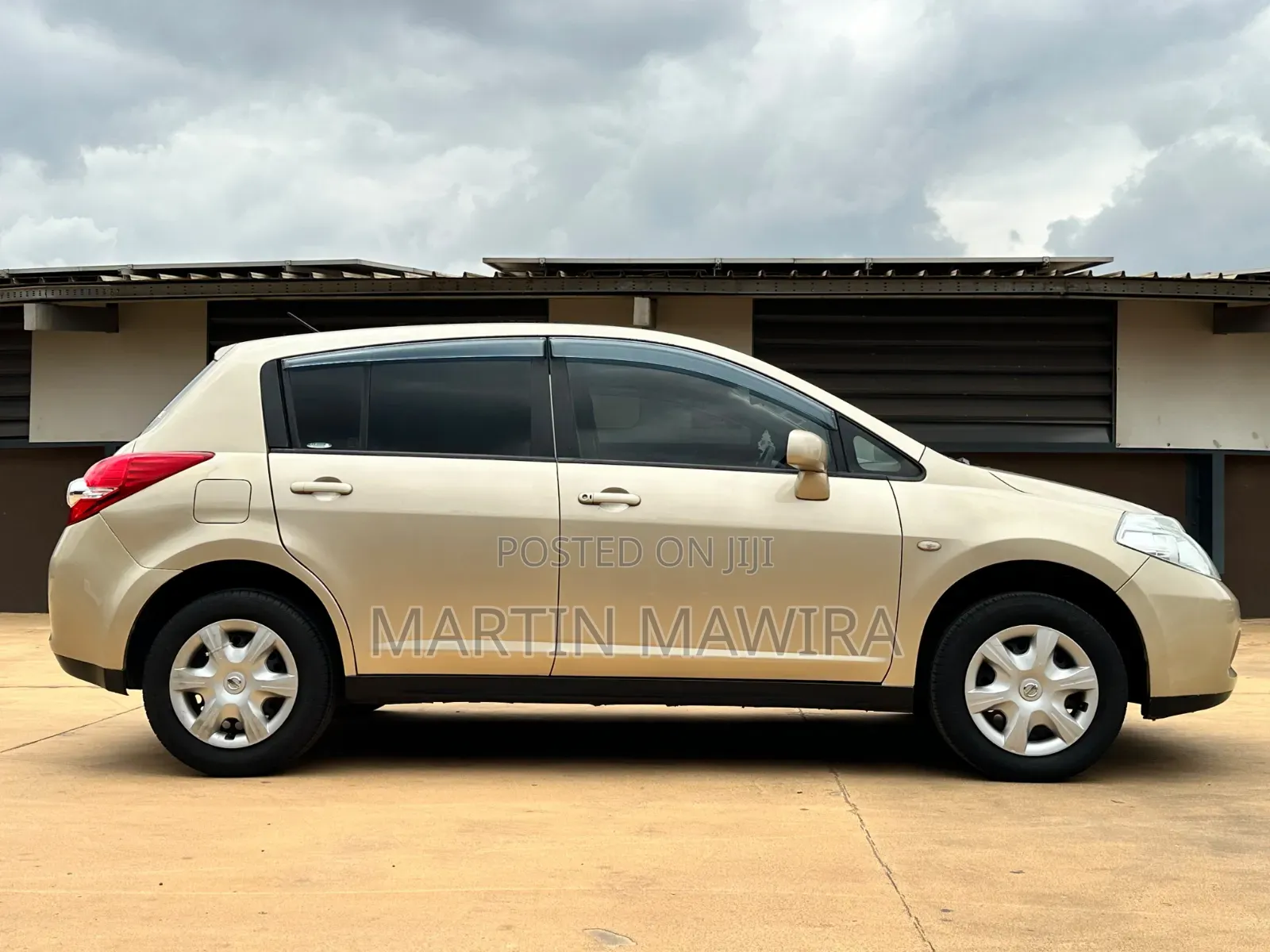 Nissan Tiida 2010 Gold