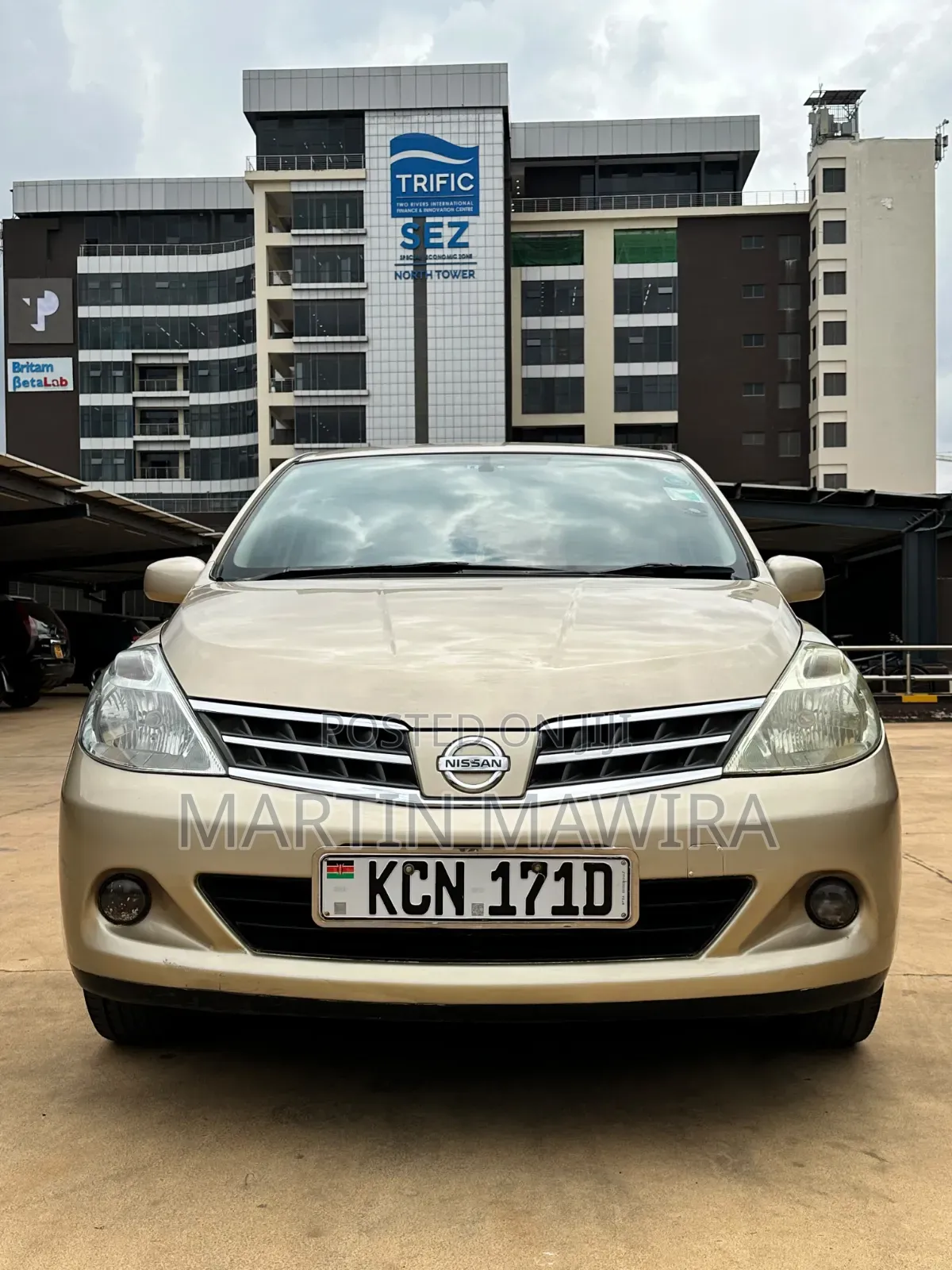Nissan Tiida 2010 Gold