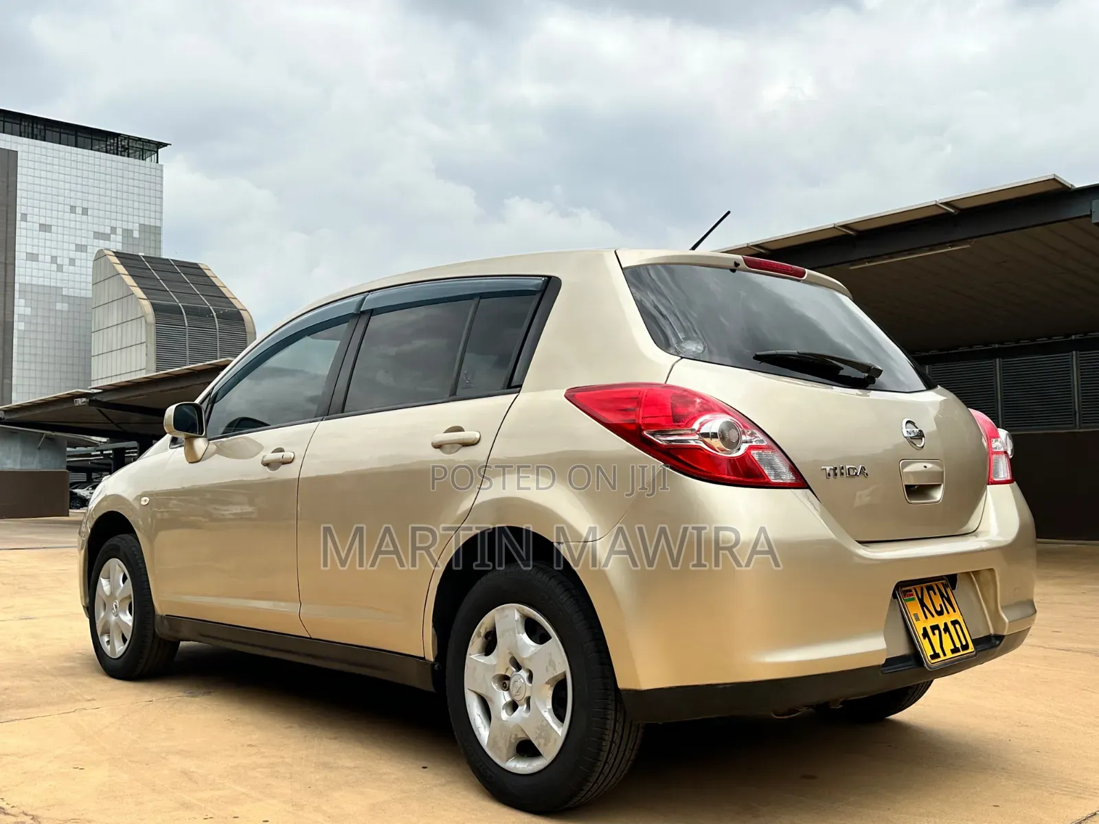 Nissan Tiida 2010 Gold