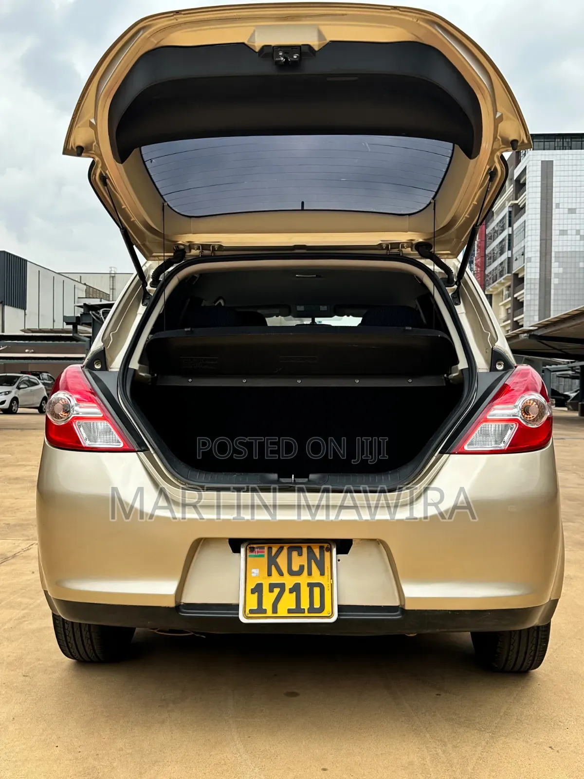 Nissan Tiida 2010 Gold