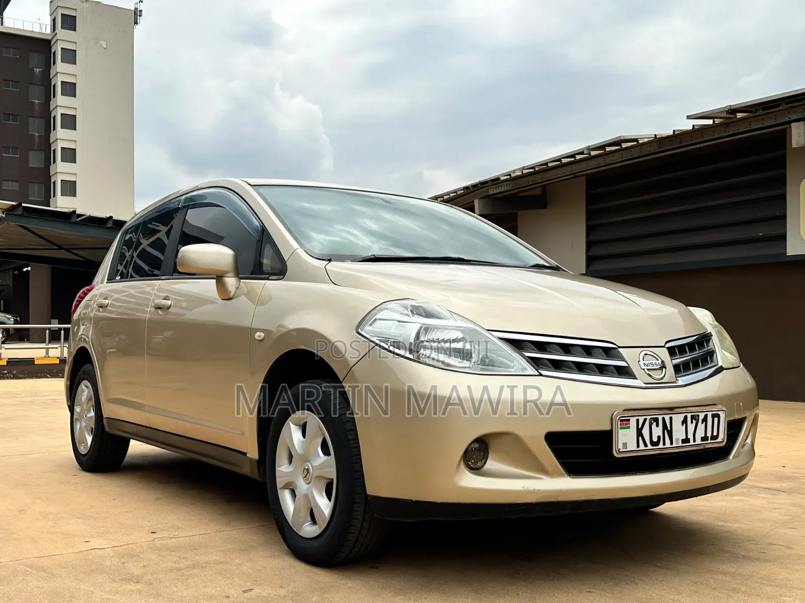 Nissan Tiida 2010 Gold