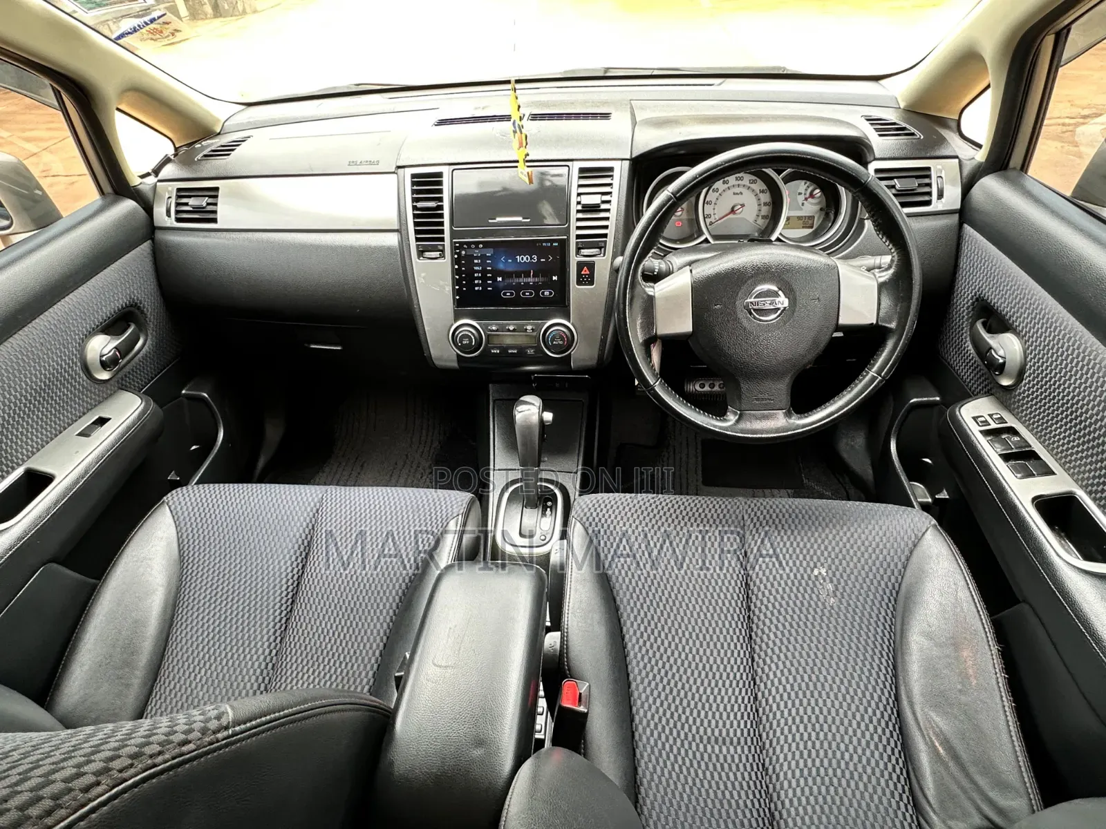Nissan Tiida 2010 Gold
