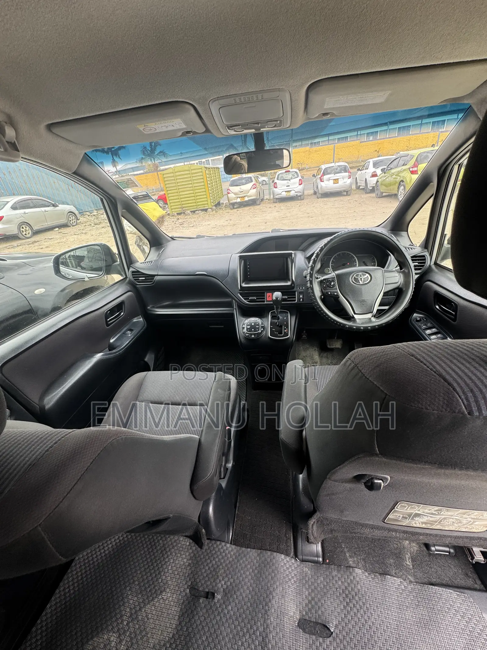 Toyota Voxy V 2WD 8-Seater 2015 Silver