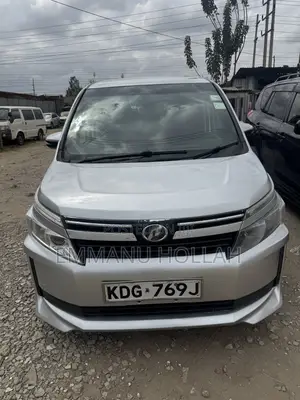 Toyota Voxy V 2WD 8-Seater 2015 Silver