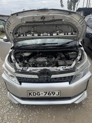 Toyota Voxy V 2WD 8-Seater 2015 Silver