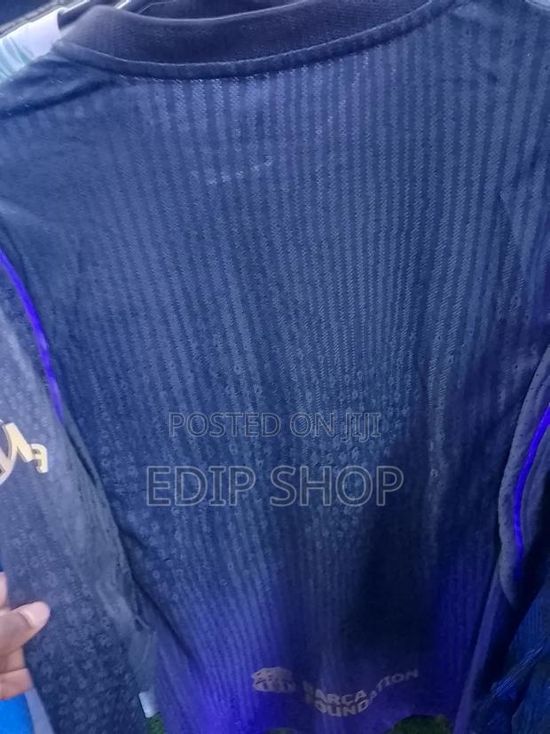 Long Sleeved Barcelona Away Kit - thumbnail 2