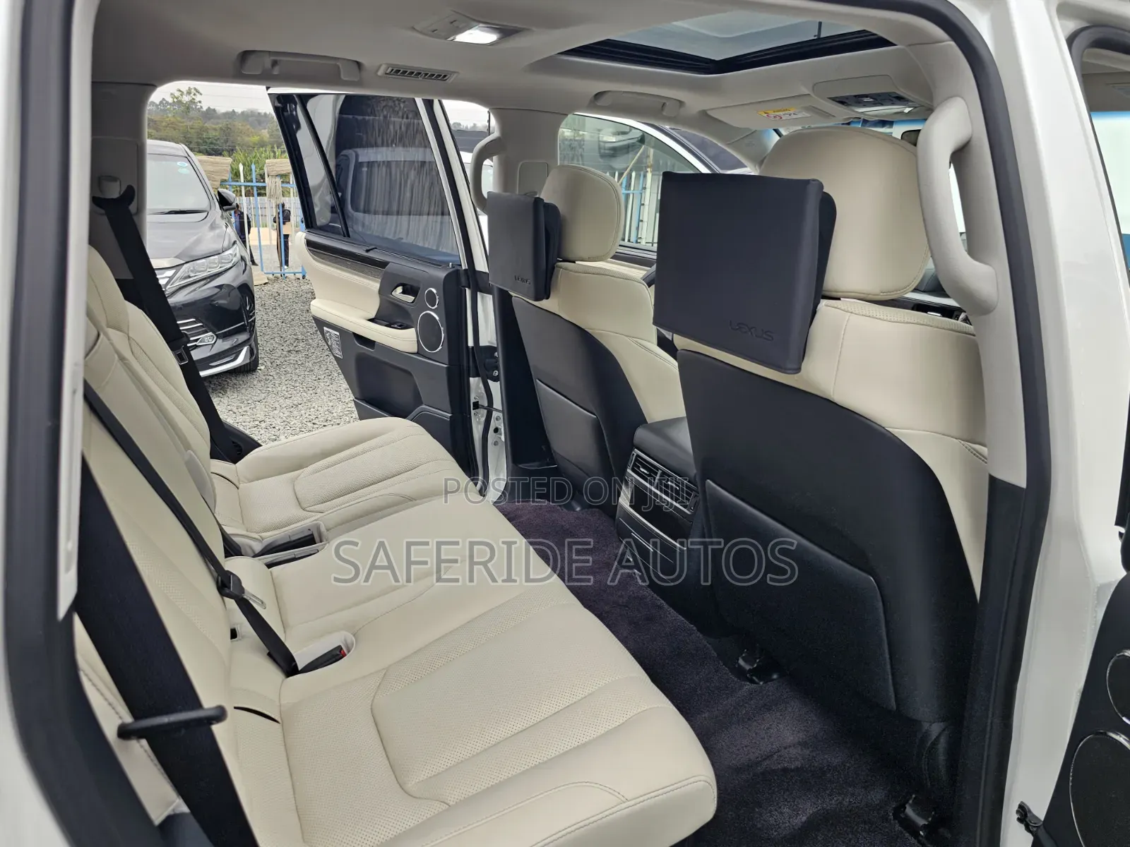Lexus LX 570 AWD 2019 White