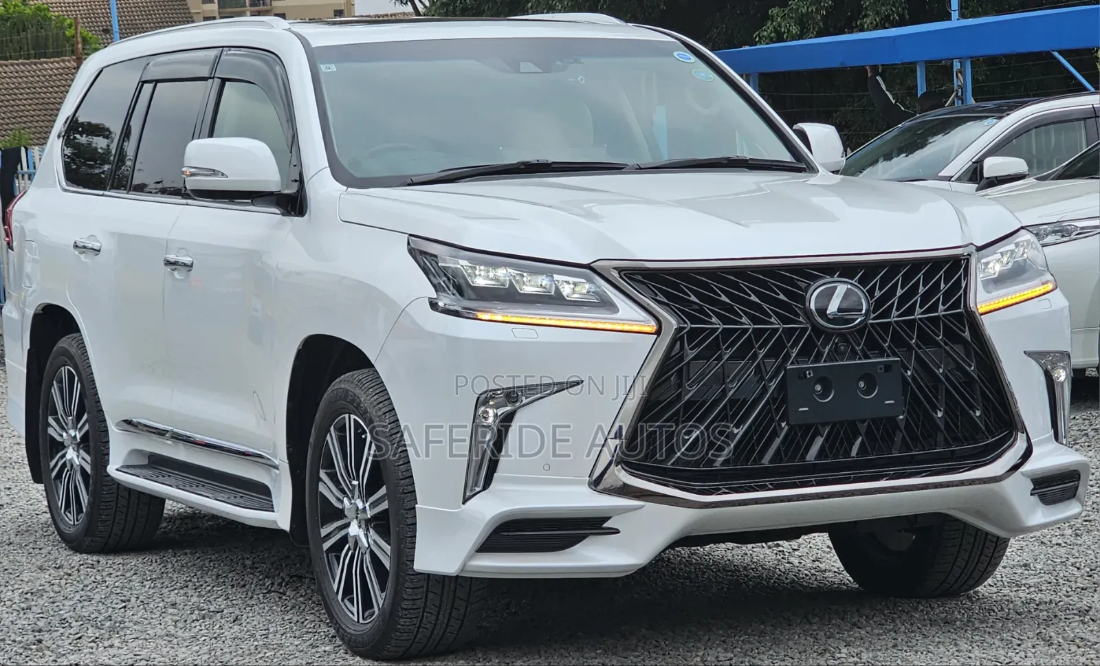 Lexus LX 570 AWD 2019 White