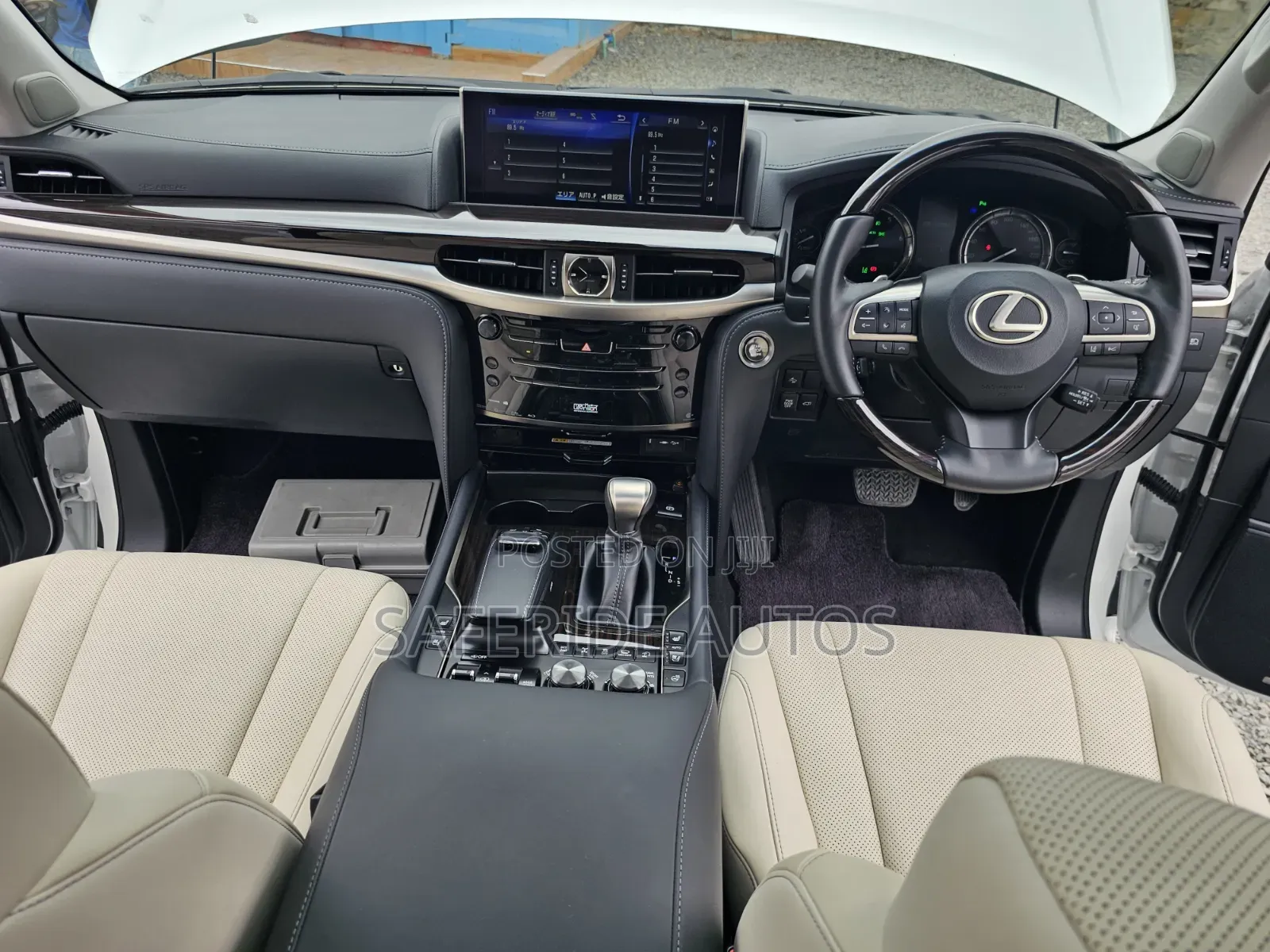 Lexus LX 570 AWD 2019 White