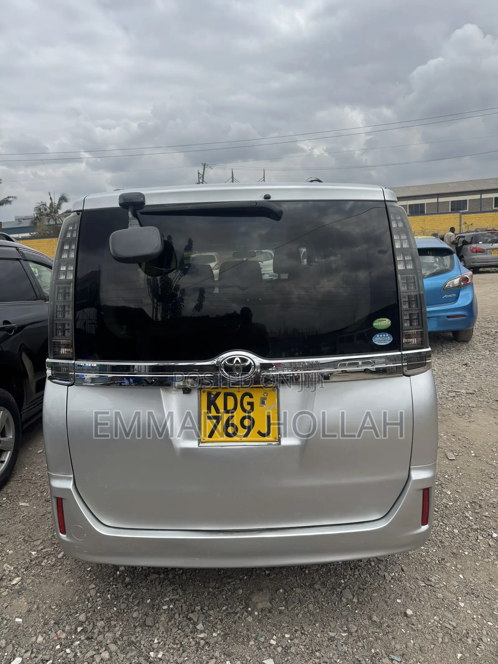 Toyota Voxy V 2WD 8-Seater 2015 Silver