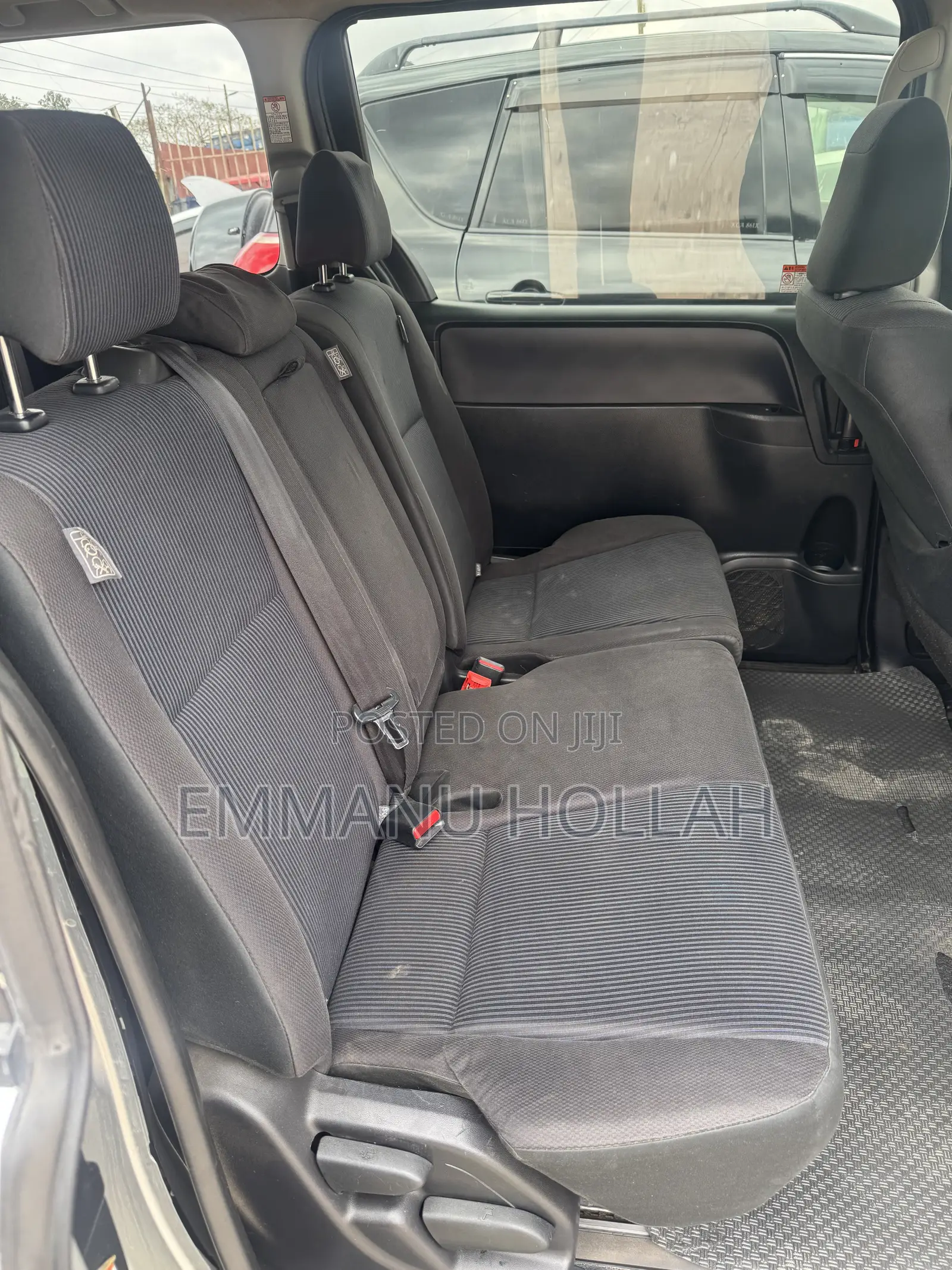 Toyota Voxy V 2WD 8-Seater 2015 Silver