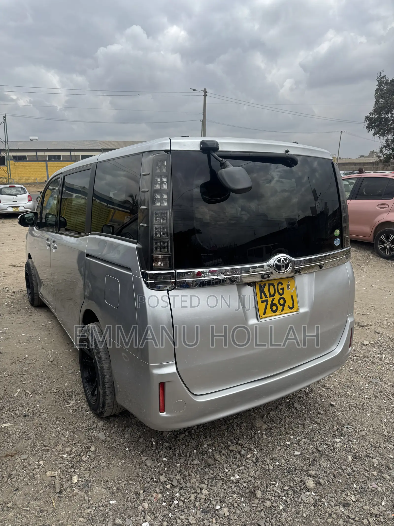 Toyota Voxy V 2WD 8-Seater 2015 Silver