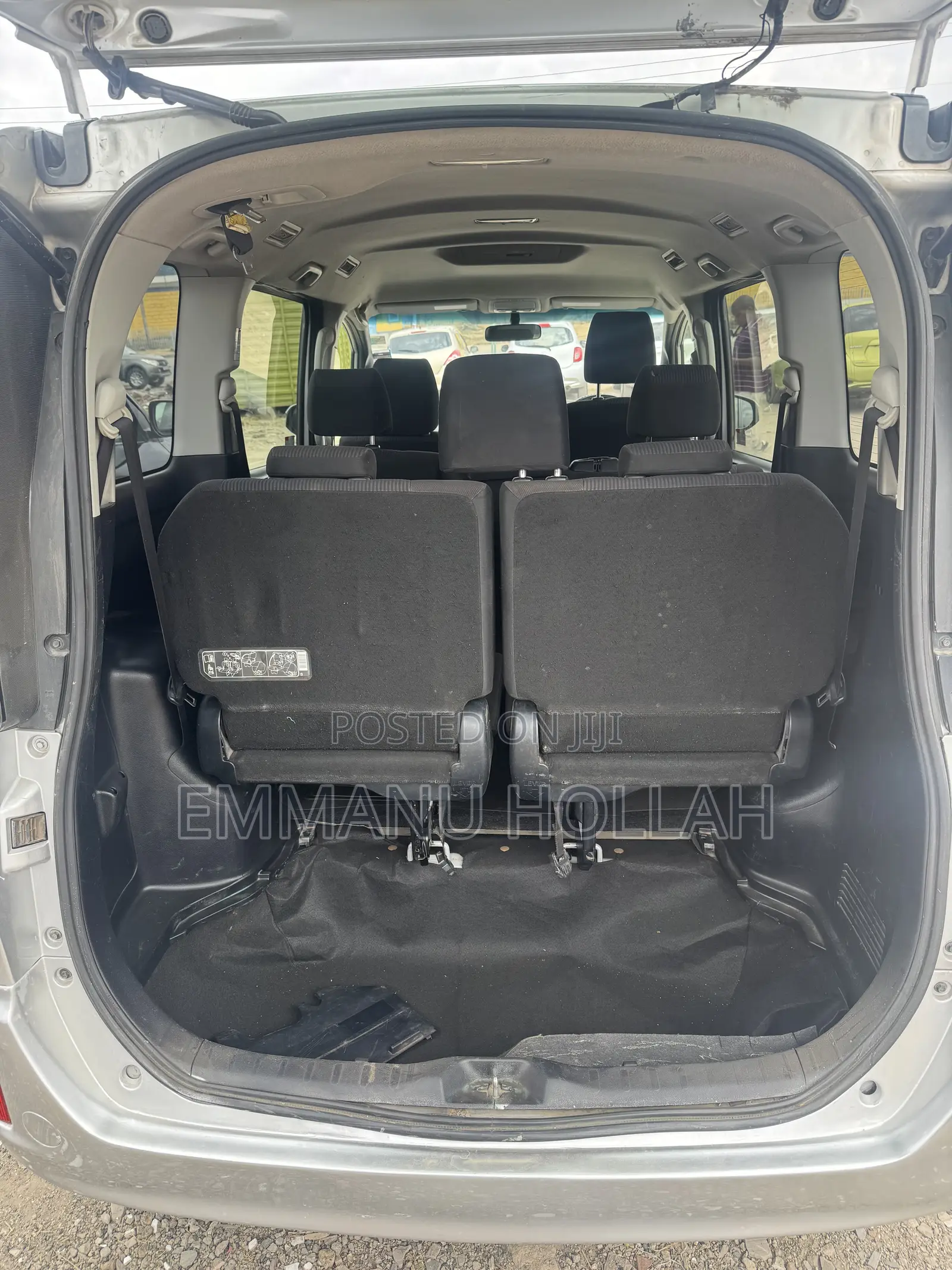 Toyota Voxy V 2WD 8-Seater 2015 Silver