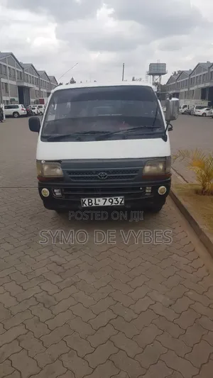Toyota HiAce 2003 White
