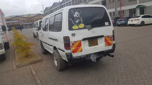 Toyota HiAce 2003 White