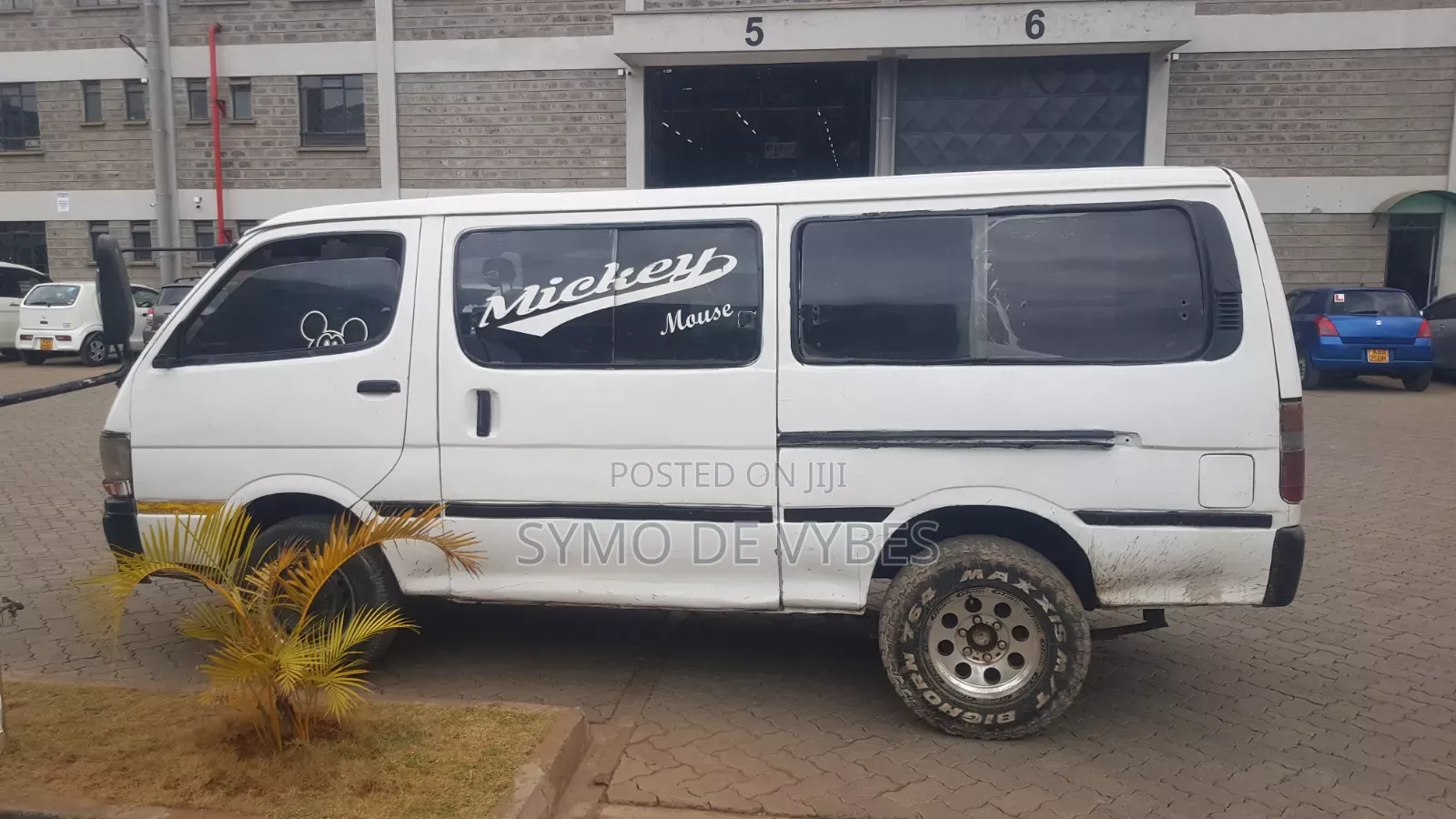 Toyota HiAce 2003 White