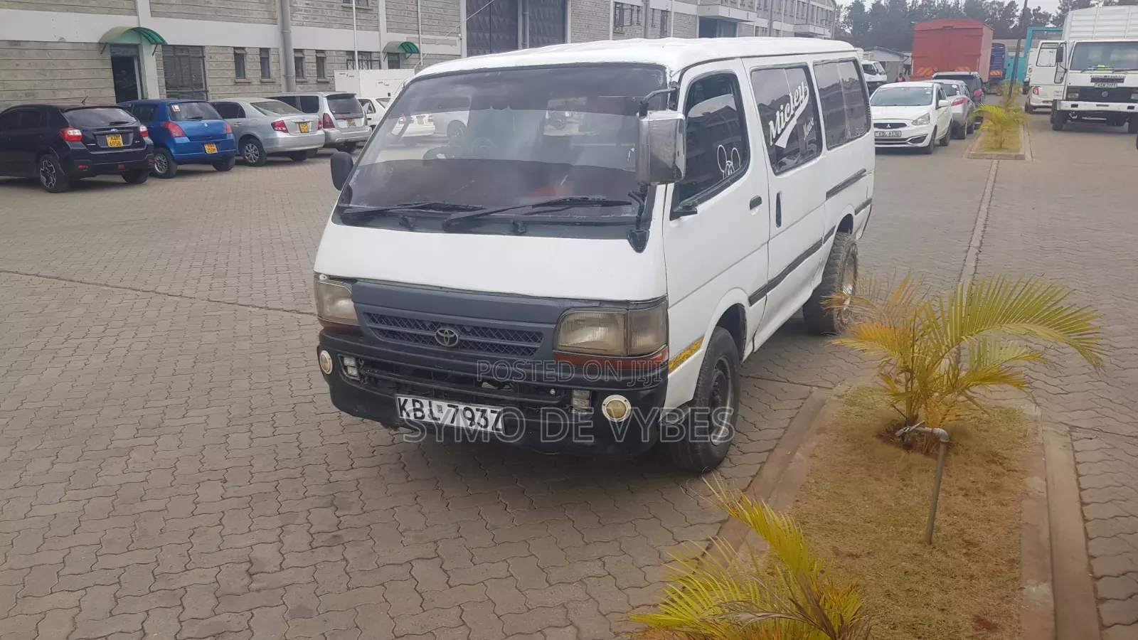 Toyota HiAce 2003 White