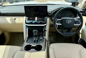 Toyota Land Cruiser 2023 White