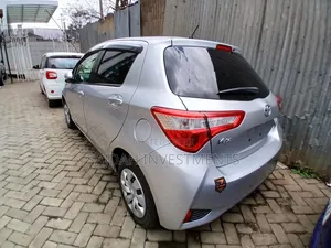Toyota Vitz 1.0 FWD 5dr 2019 Silver