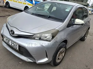 Toyota Vitz 1.0 FWD 5dr 2014 Silver