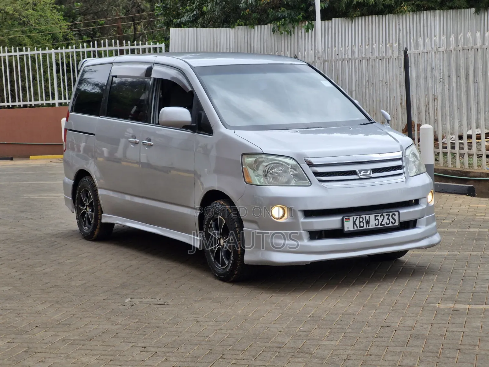 Toyota Noah 2.0 FWD (8 Seater) 2006 Silver