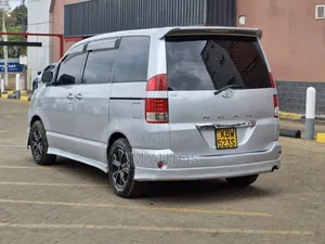 Toyota Noah 2.0 FWD (8 Seater) 2006 Silver