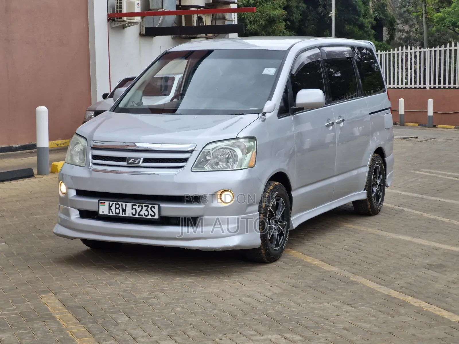 Toyota Noah 2.0 FWD (8 Seater) 2006 Silver