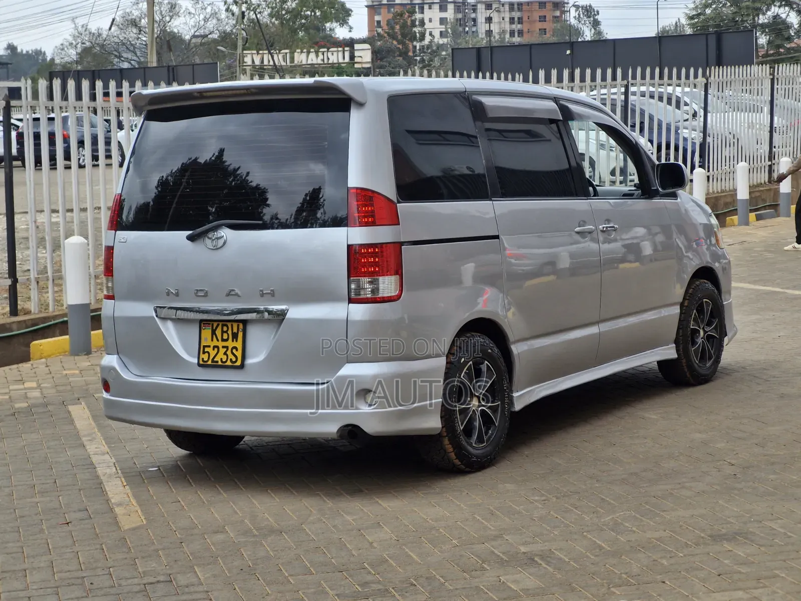 Toyota Noah 2.0 FWD (8 Seater) 2006 Silver