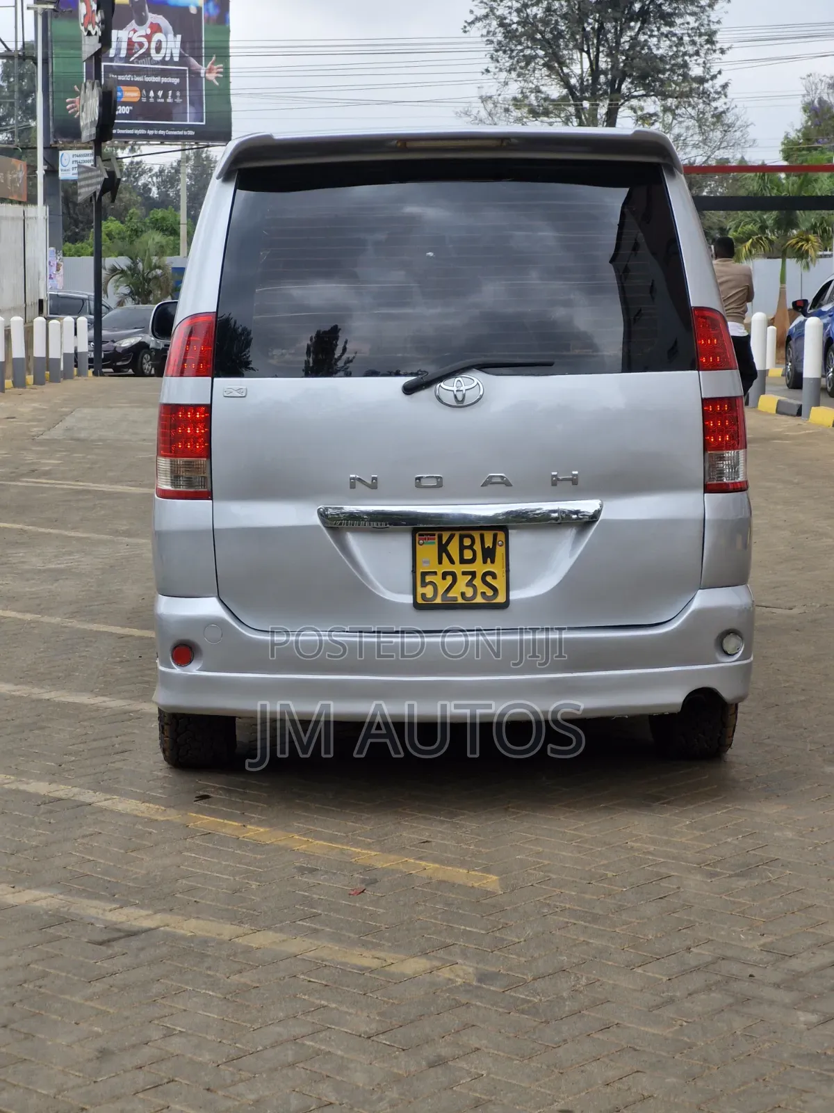 Toyota Noah 2.0 FWD (8 Seater) 2006 Silver