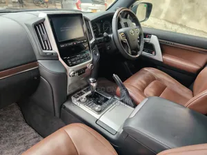 Toyota Land Cruiser 4.6 V8 ZX 2019 Black
