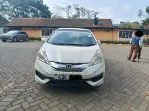 Honda Fit Shuttle 2015 White