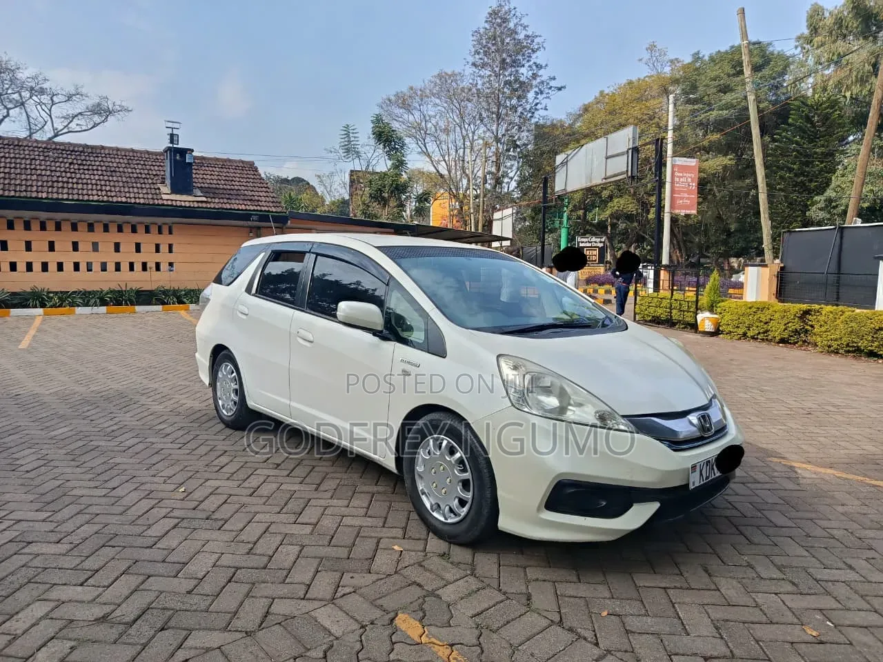 Honda Fit Shuttle 2015 White