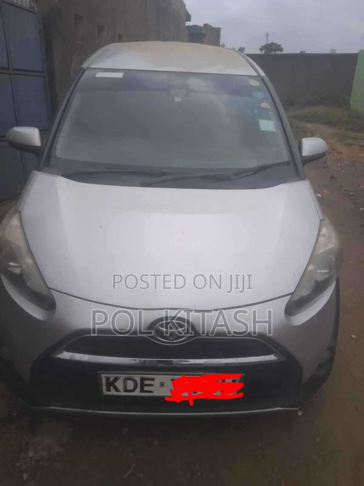 Toyota Sienta 1.5 AWD (6-seater) 2015 Silver
