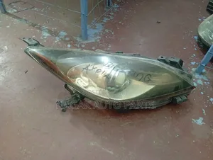 Mazda Axela 2010 Headlight Xenon Type