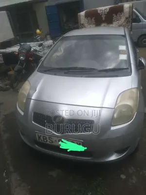 Toyota Vitz 2006 Silver
