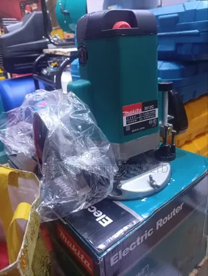 Makita 1600 Watts Electric 12mm Router Machine