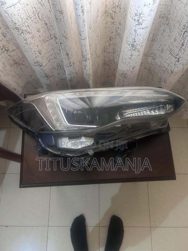 Subaru Impreza 2018 Headlight - thumbnail 3