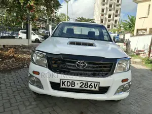Toyota Hilux 2014 White