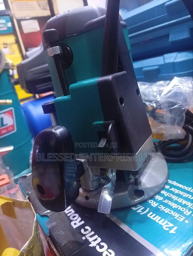 Portable and Powerful Makita Electric Router Machine - main view