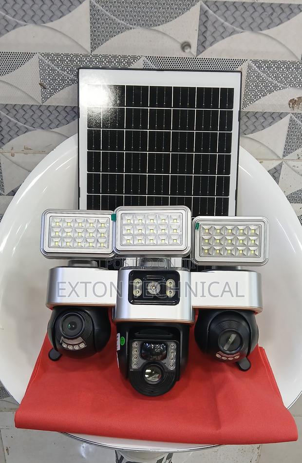 High Definition 3 Lens 4g Solar Powered PTZ With Integrated Flood Ligh