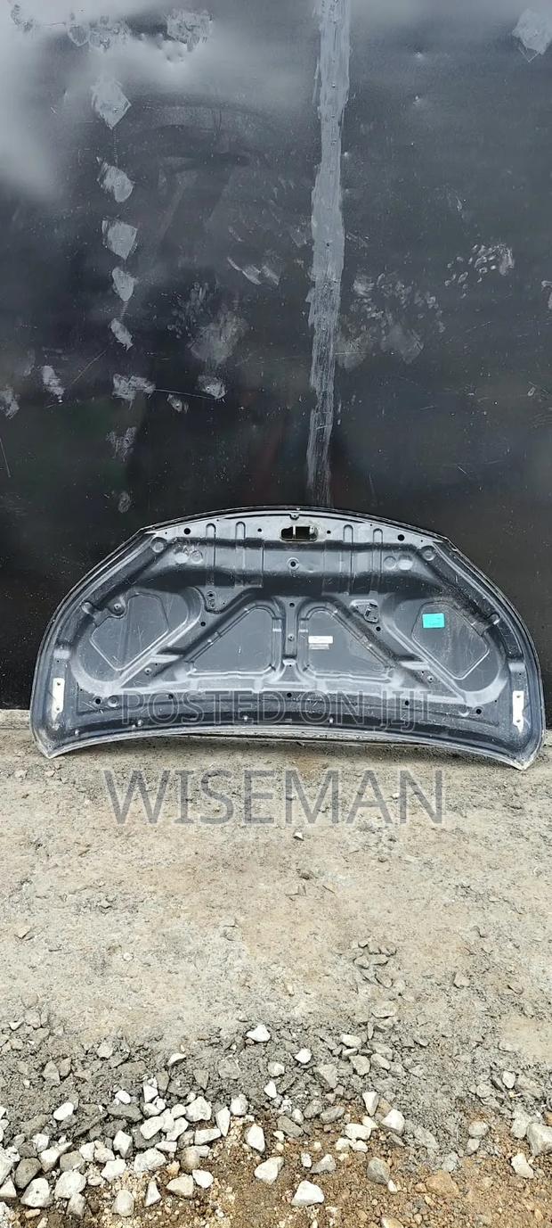 Toyota Voxy Bonnet - thumbnail 2