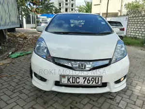 Honda Fit Shuttle 2014 White
