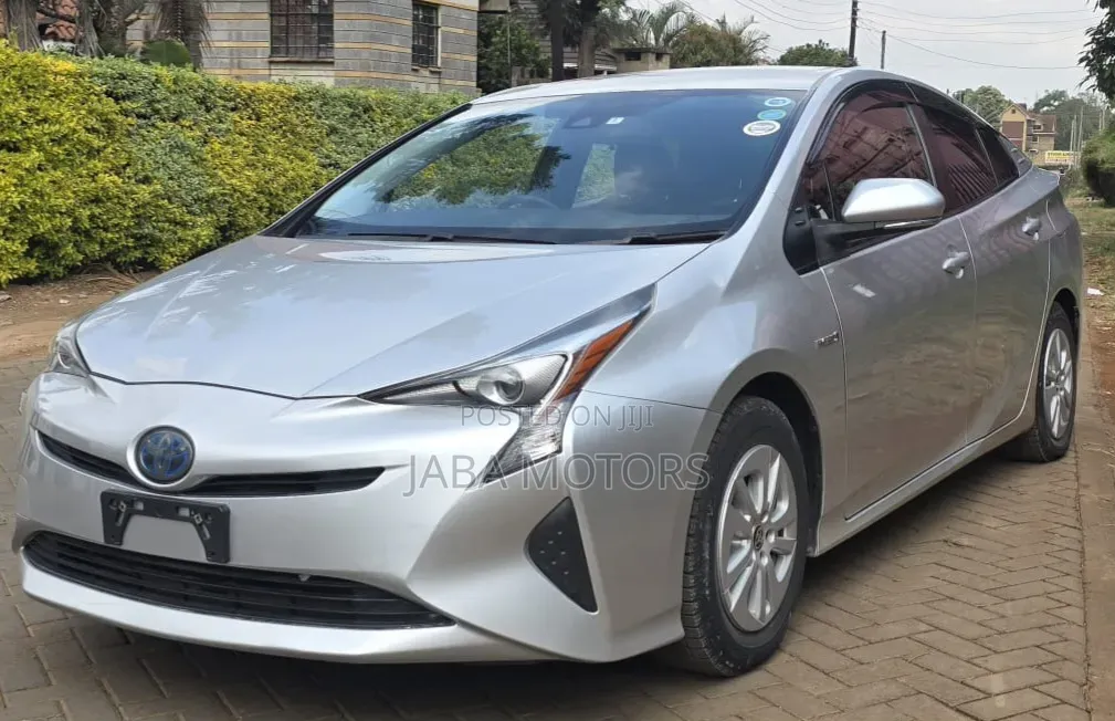Toyota Prius 4dr Hatchback (1.8L 4cyl gas/electric hybrid CVT) 2016