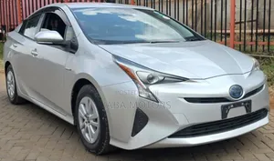 Toyota Prius 4dr Hatchback (1.8L 4cyl gas/electric hybrid CVT) 2016
