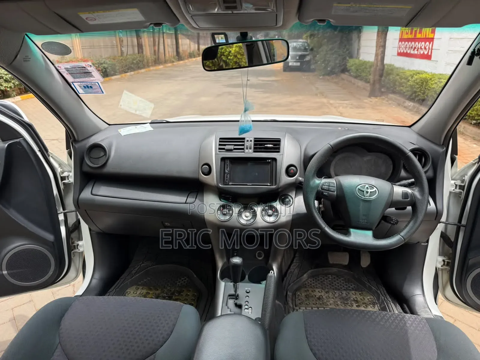 Toyota Vanguard 2012 White