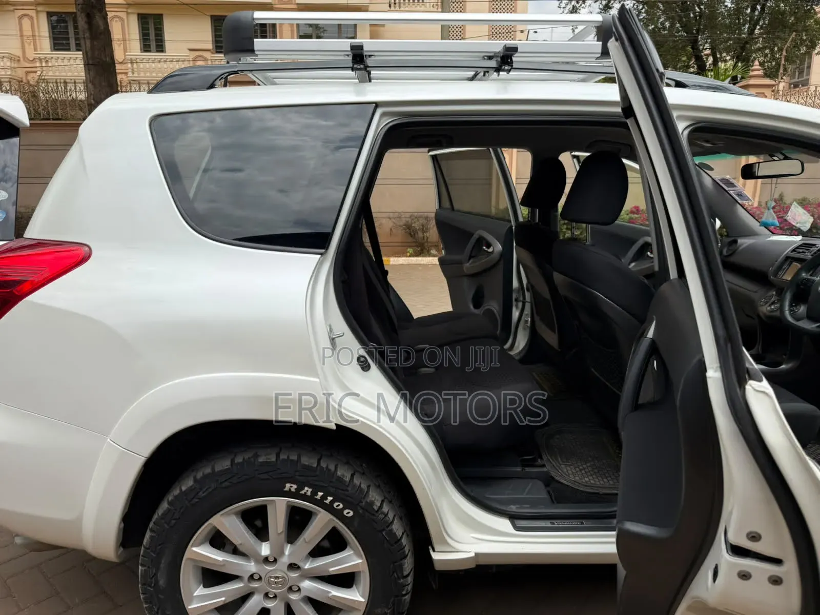 Toyota Vanguard 2012 White