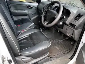 Toyota Hilux 2010 White